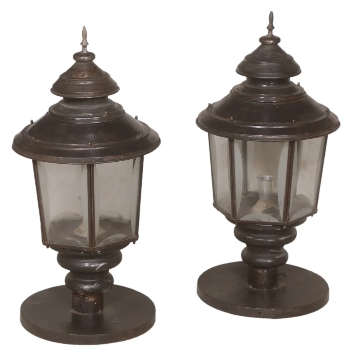 Handcrafted Iron Lamp - Image 2