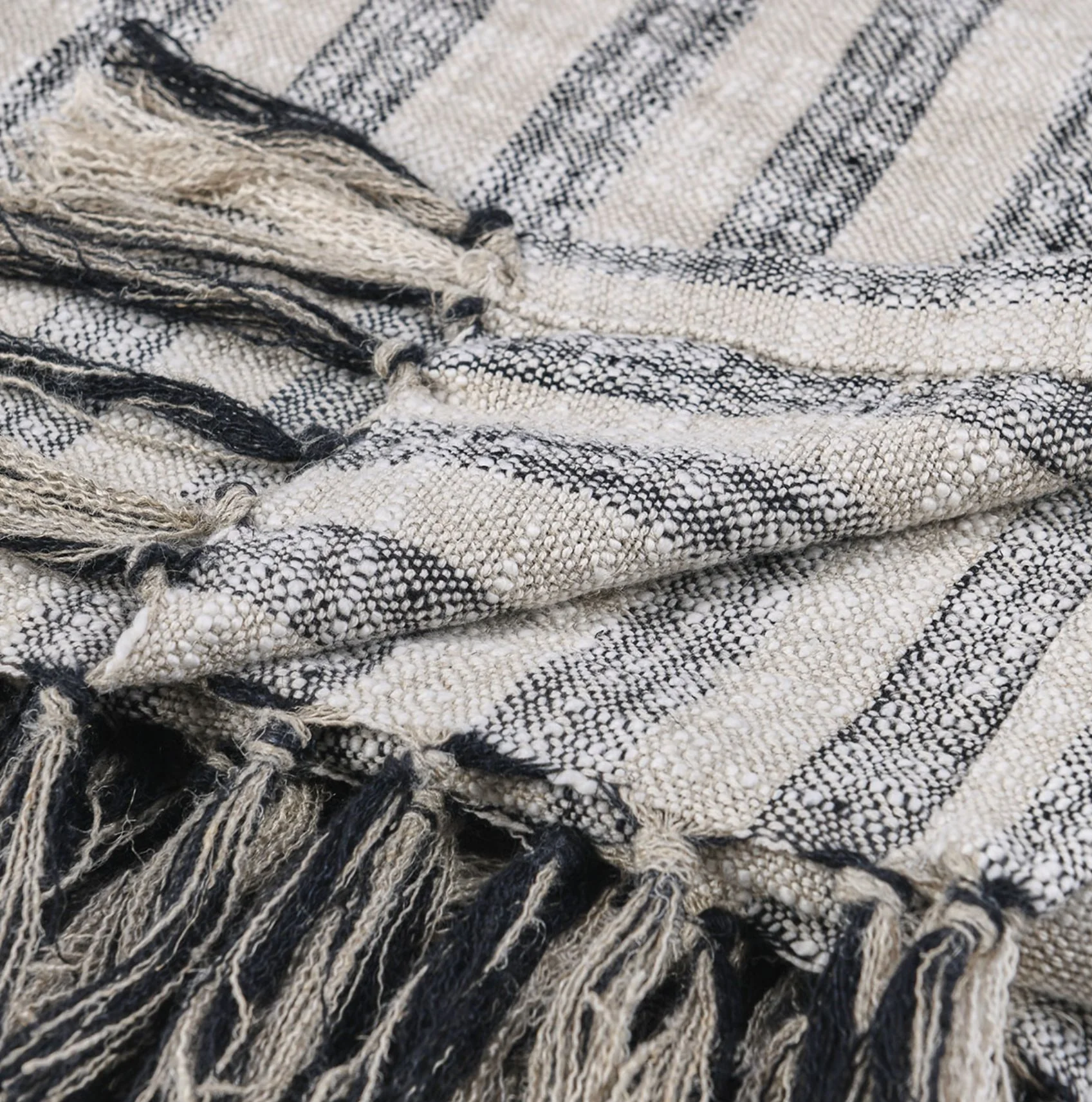 Linna Throw - Image 4