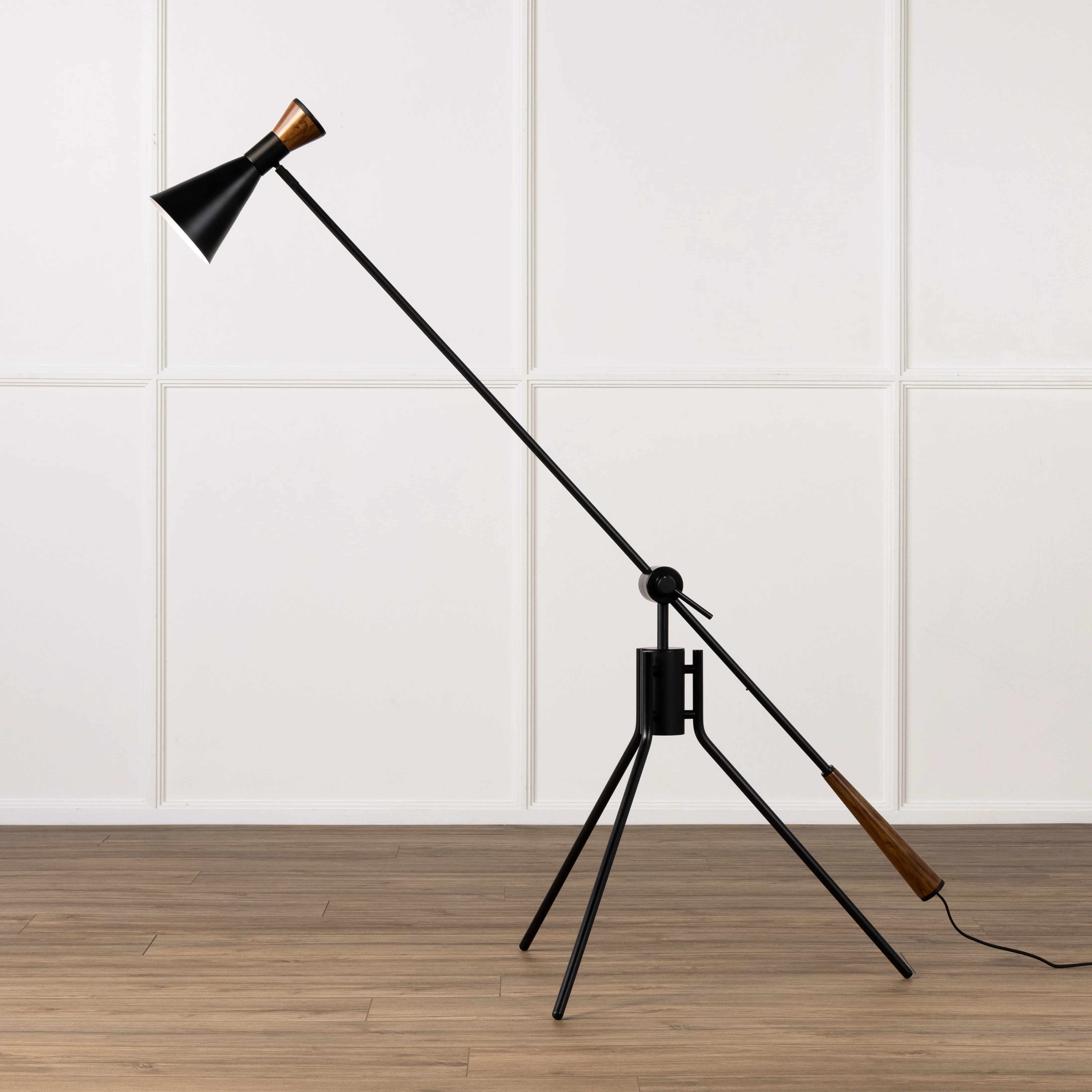 Walt Floor Lamp - Image 5